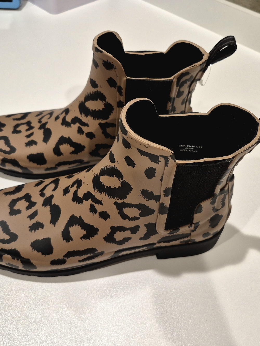 NEW HUNTER BOOTS Leopard Print Chelsea Rain Boots - Women 7 - Picture 2 of 7